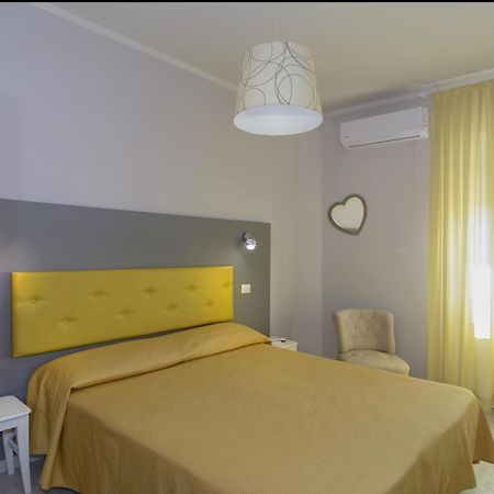 City Hotel فياريجيو الغرفة الصورة