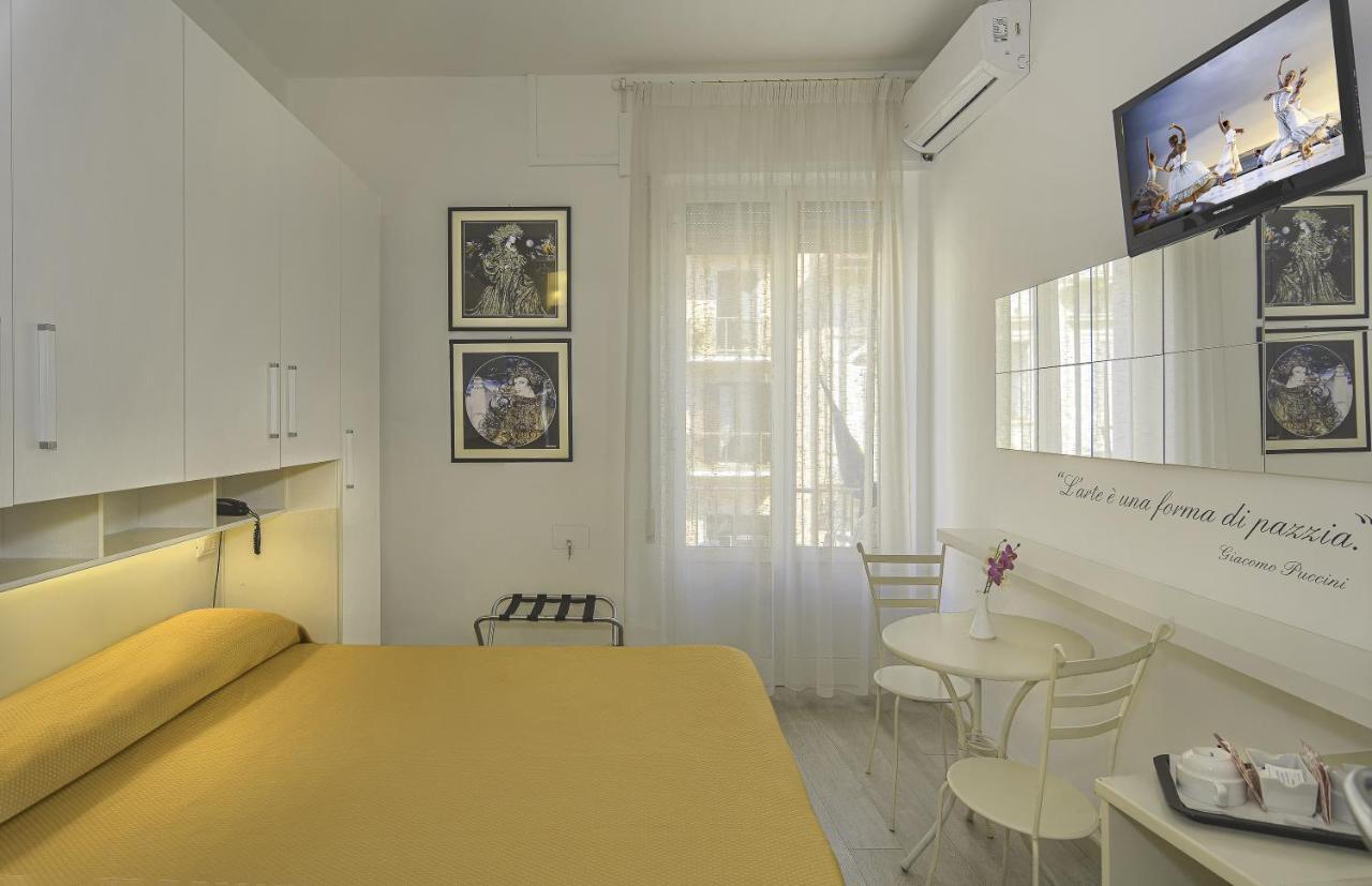 City Hotel فياريجيو المظهر الخارجي الصورة