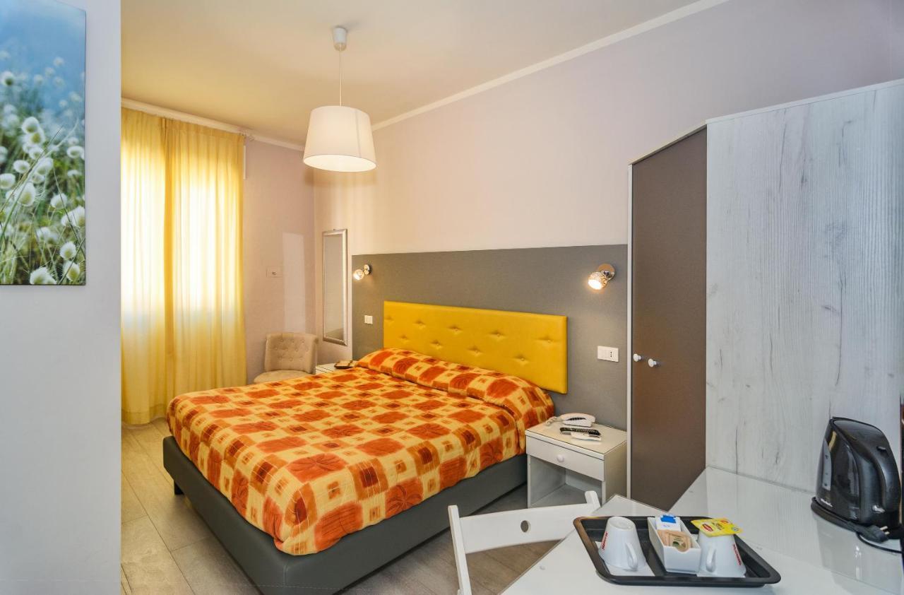City Hotel فياريجيو المظهر الخارجي الصورة