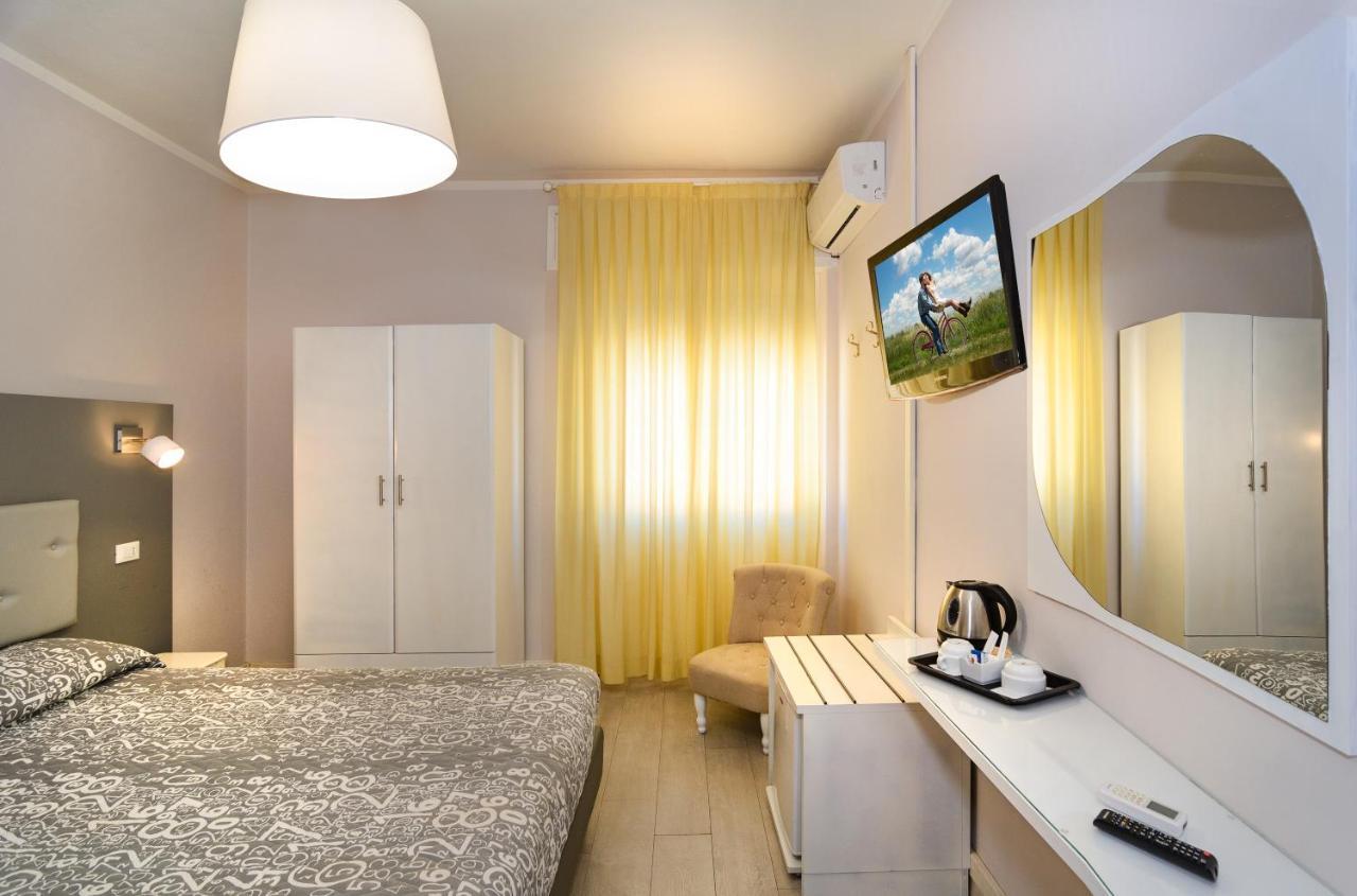 City Hotel فياريجيو المظهر الخارجي الصورة