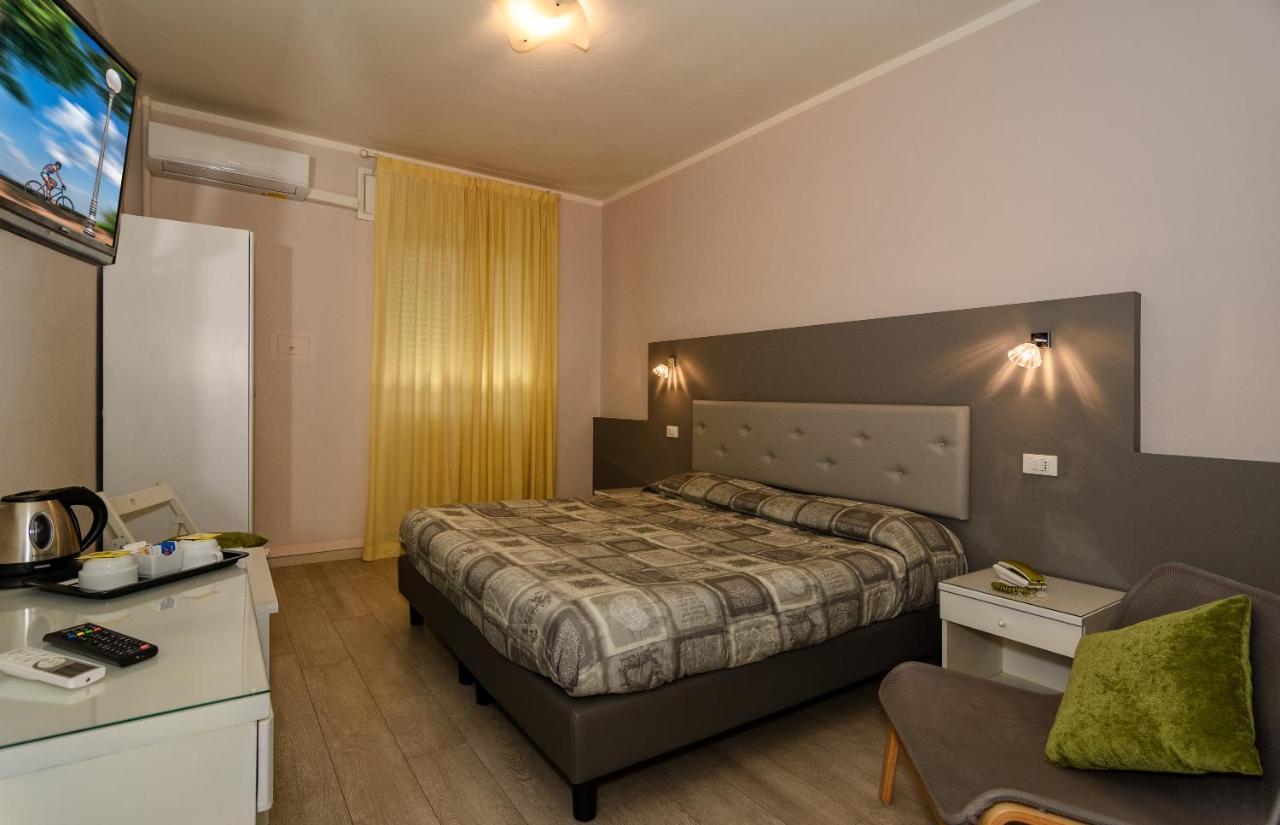 City Hotel فياريجيو المظهر الخارجي الصورة
