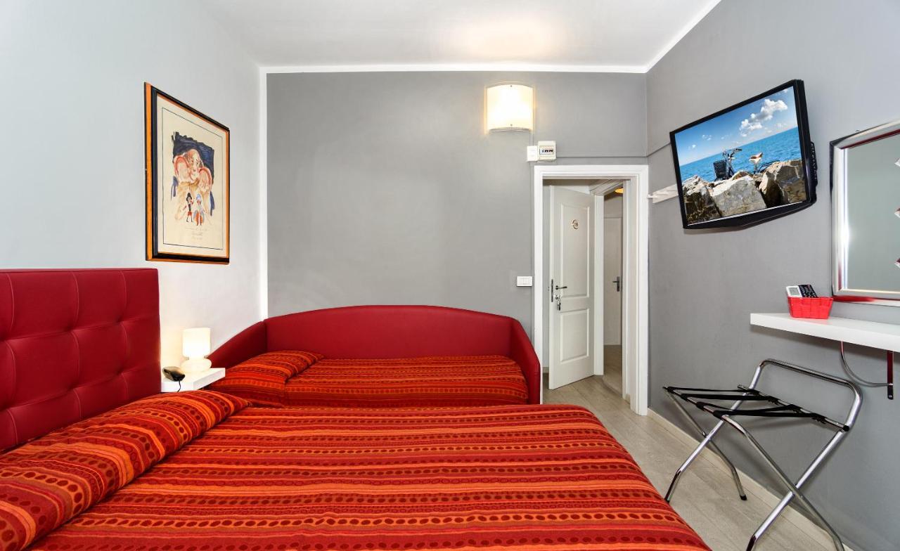 City Hotel فياريجيو المظهر الخارجي الصورة