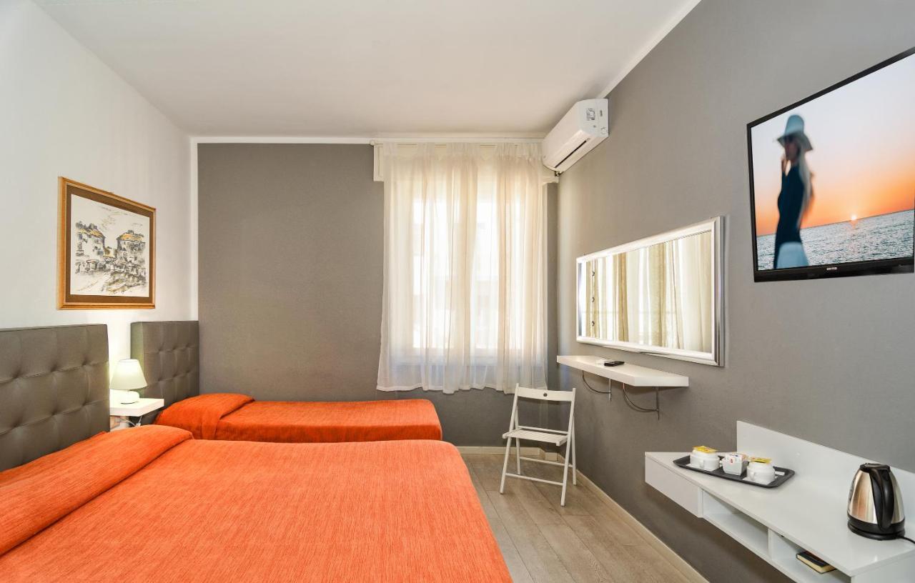 City Hotel فياريجيو المظهر الخارجي الصورة