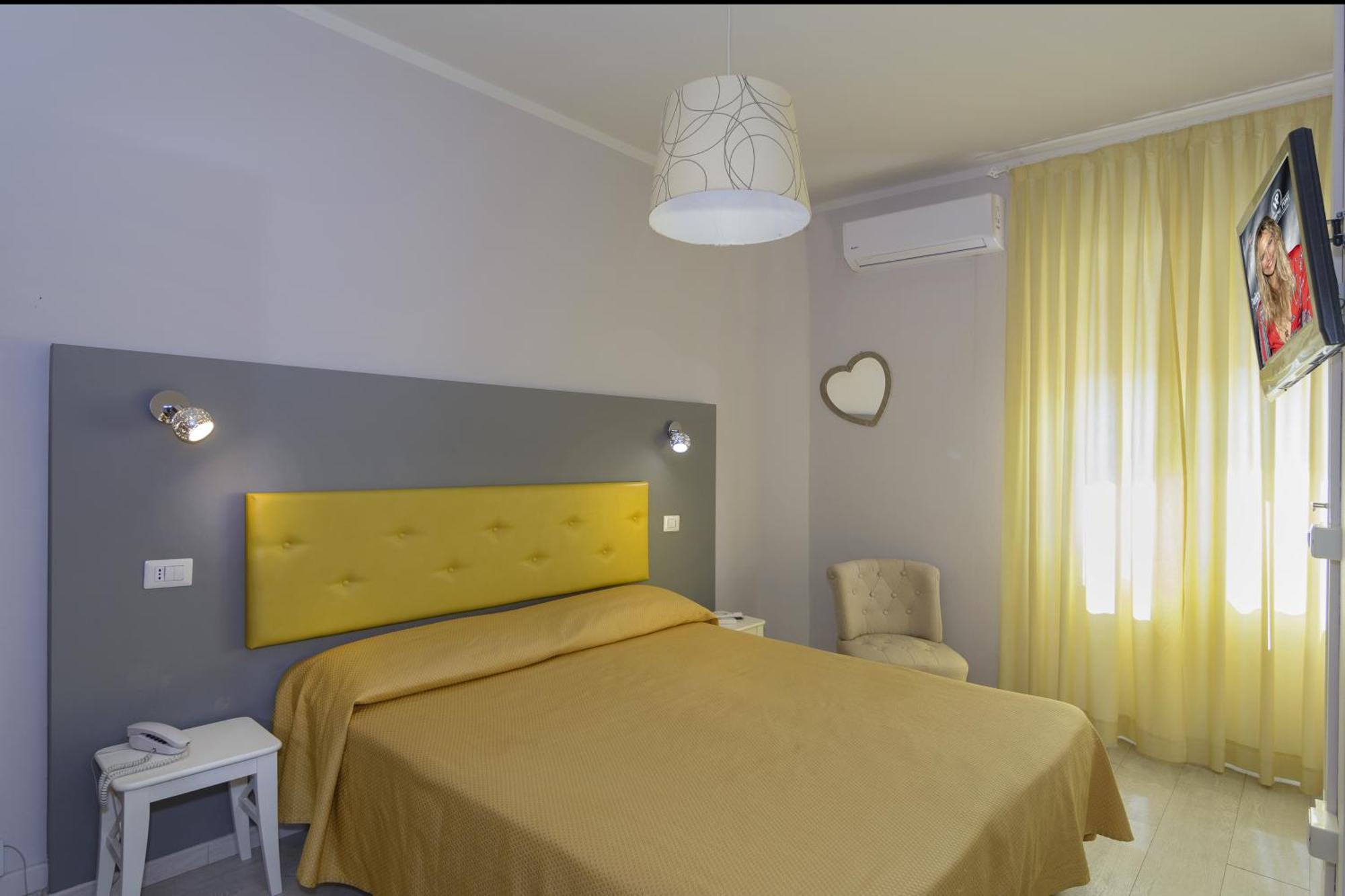 City Hotel فياريجيو الغرفة الصورة