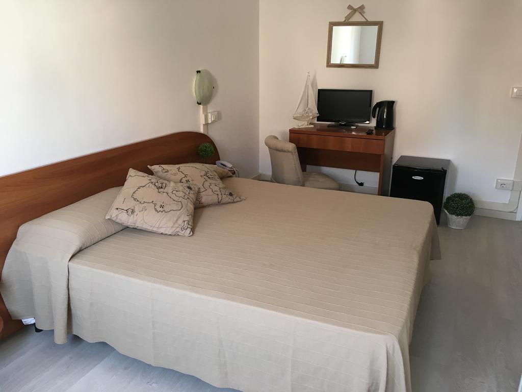 City Hotel فياريجيو المظهر الخارجي الصورة