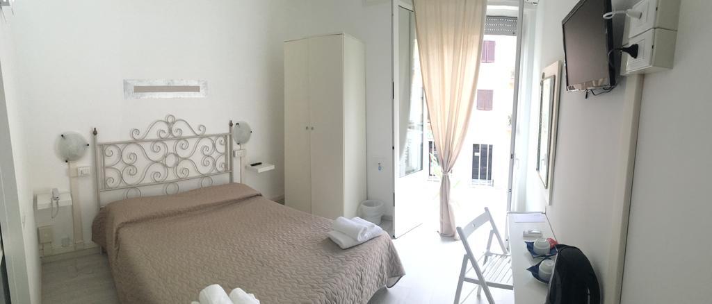 City Hotel فياريجيو المظهر الخارجي الصورة