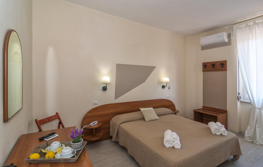 City Hotel فياريجيو المظهر الخارجي الصورة