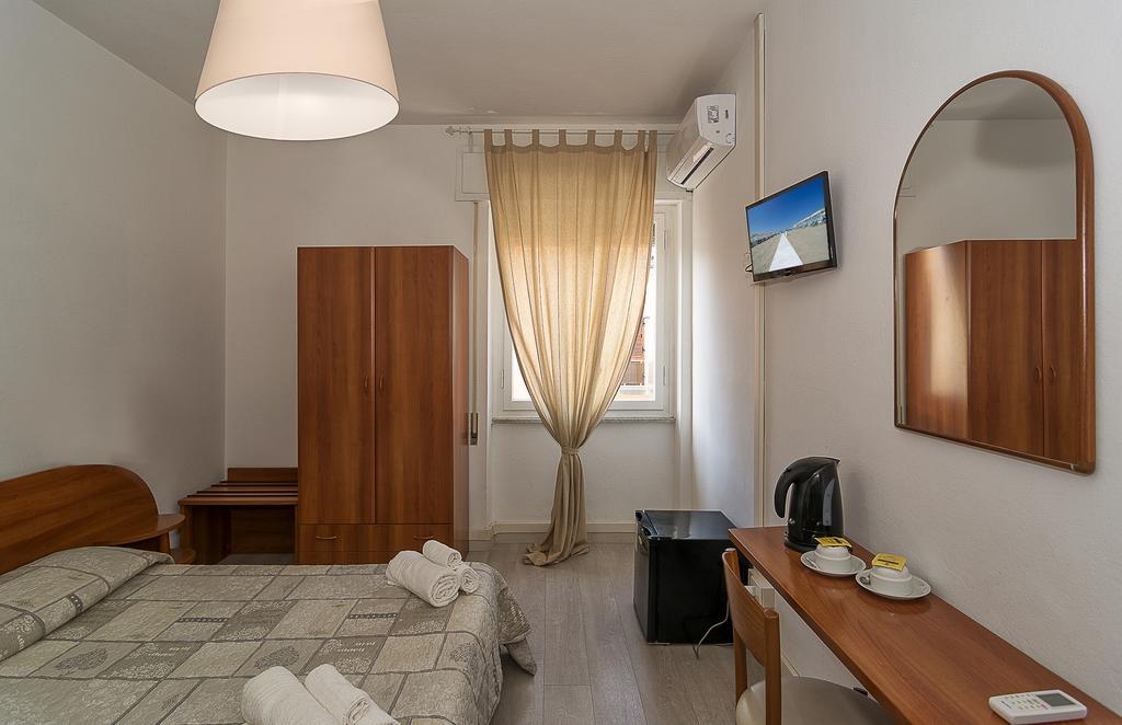 City Hotel فياريجيو المظهر الخارجي الصورة
